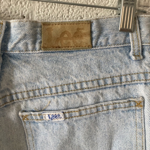 Vintage Lee Lightwash Denim Distressed Oversized  High Rise Jeans - Picture 7 of 10